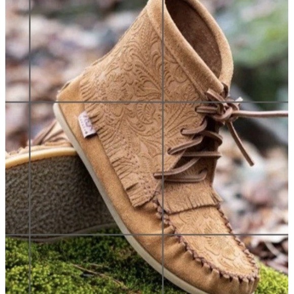 Laurentian Chief Shoes - Laurentian Chief Moccasin Boots Woman's Size 5 Leather Suede Fringe Canada